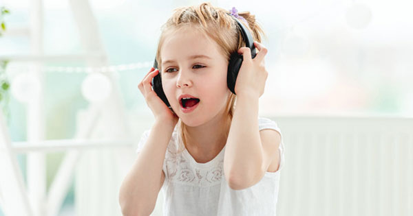 children-likes-music